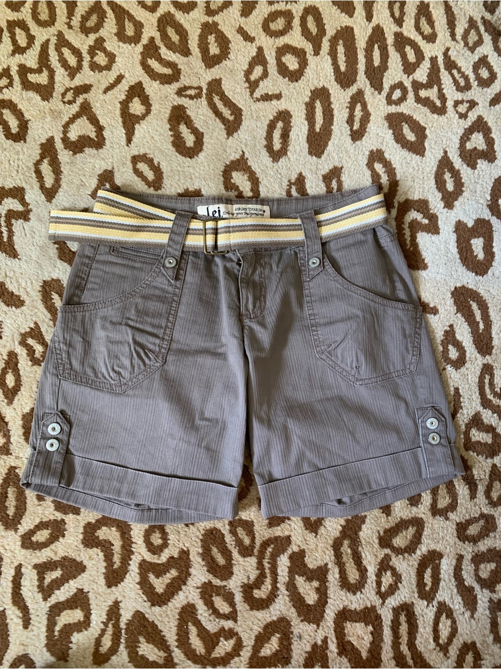 lei Juniors Gray Cargo Shorts with Yellow-Striped Belt Size 5